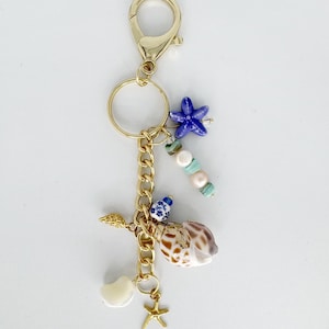 Coastal Beach Bag Charm, Pearl and Shell Bag Charm, Seashell Keychain, Ocean Themed Bag Chain, Nautical Themed Gold Charm, Summer Ocean Bag