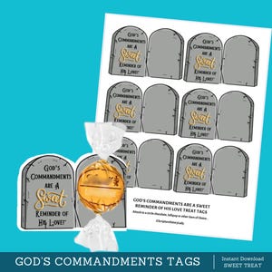 以下が含まれることがあります： 「神の戒めは、愛の甘い思い出です！」という金色の文字が書かれた、墓石の形をした印刷可能なタグ。タグは、キャンディーやその他の御馳走に付けるように設計されています。