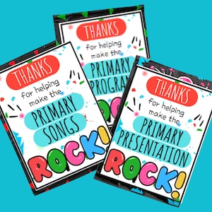 Puede incluir: Un juego de tres tazas de cerámica con un acabado mate moteado. Las tazas son en tonos crema, gris claro y gris oscuro. Cada taza tiene un diseño simple y minimalista, ideal para café o té.