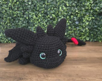 かぎ針編みのライトフューリードラゴンぬいぐるみ | トゥースレスあみぐるみ