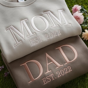 Embroidery Mama & Dad Embroidered Sweatshirt, Custom Embroidery Sweatshirt, Matching New Mom and Dad Outfit Gift, Mother day Father Day Gift