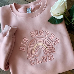 Big Sister Club besticktes Sweatshirt, niedliches Bow & Stars Geschwister Shirt, Neues Baby Ankündigung Geschenk, Geburtstagsgeschenk Kind, Babypartygeschenk