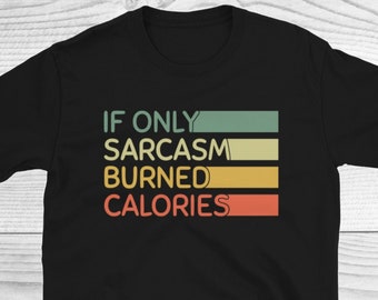 Puede incluir: Camiseta negra con un diseño de estilo retro que dice "Si solo el sarcasmo quemara calorías".