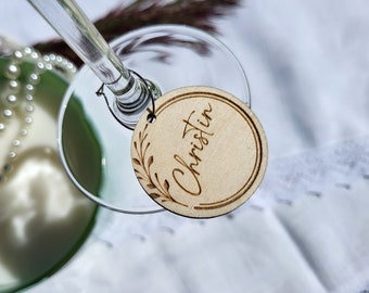 Wein Charms, Personalisierte Wein Charms, Hochzeit Wein Charms, Hochzeit Tischdekor, Gast Namen, Holz Wein Charms, Hochzeitsbevorzugung, Eco