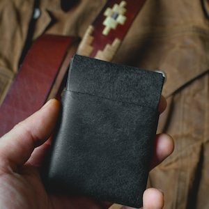 Nahtloser Kartenhalter für Männer, minimalistisches Portemonnaie, schlanke Lederportemonnaies, handgefertigte Lederportemonnaie, personalisierte Geschenke für Männer, Vatertag