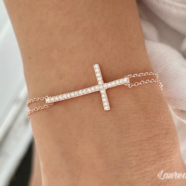 Bracelet croix latérale avec double chaîne. Bracelet Religieux Pour Femme. Cadeau de baptême pour elle ~ Bracelet réglable avec des pierres de zircone. ~