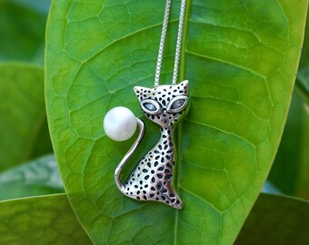 Cat Necklace, Cat Jewelry, Pearl Necklace, Cute Animal Gift For Women, Cat Charm Necklace for Her, Kitten Pendant, Cat Lover's Gift, ~ Kitty