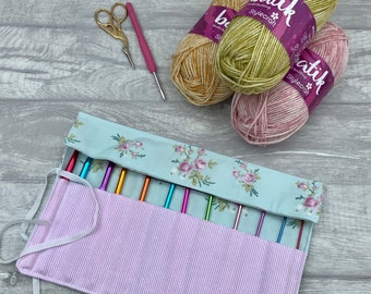 Crochet hook roll and set of crochet hooks