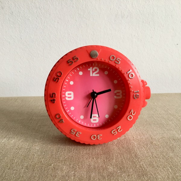 Vintage desk clock plastic Pop art watch style Space Age Memphis Milano style Funny red clock