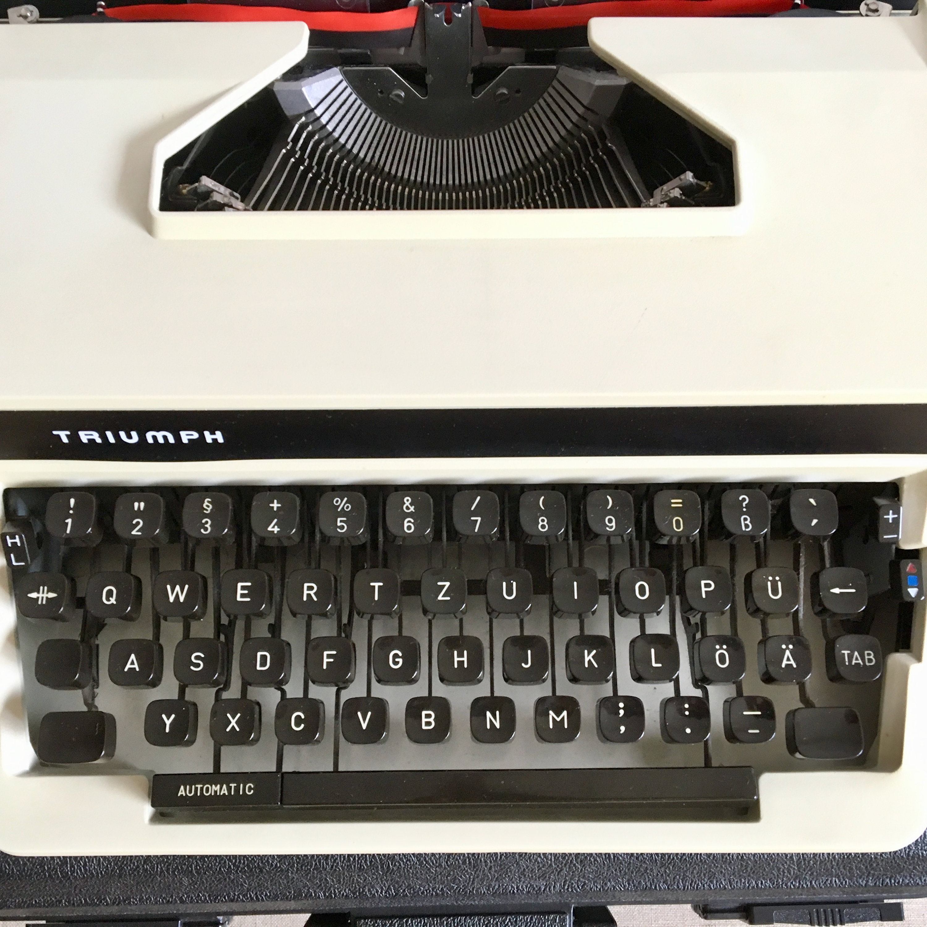 Typewriter Triumph Gabriele 12 With German Keyboard Vintage 1980s