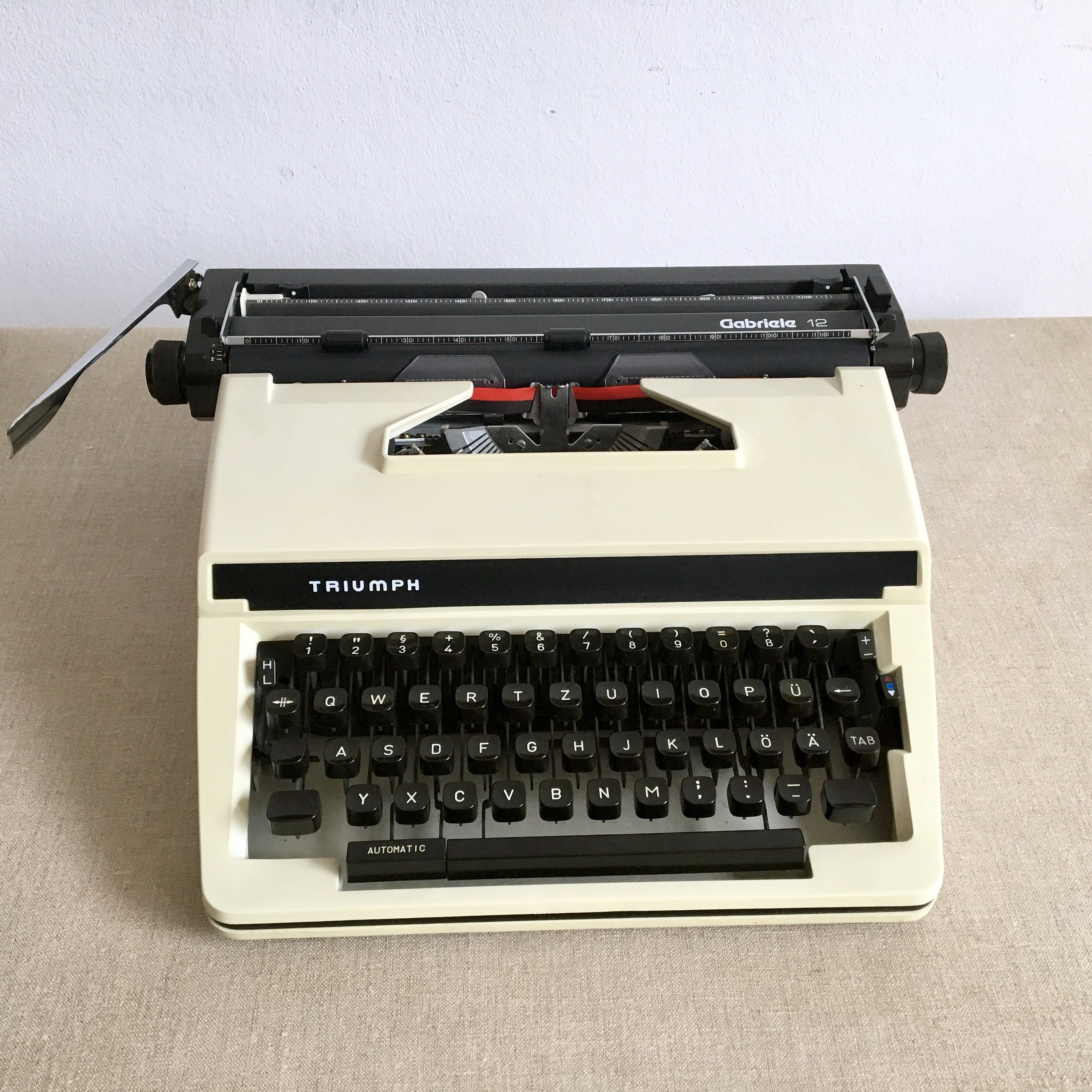 【超特価sale開催】  Typewriter Triumph Vintage Keyboard German With 12 Gabriele コレクション