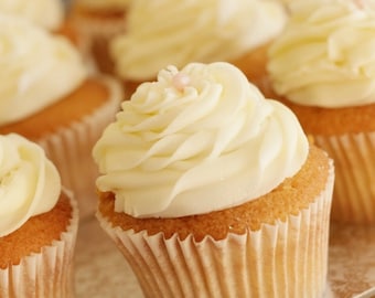 Vanilla Buttercream Candle ~ Just like Fresh Baked Vanilla Cupcakes with Sweet Buttercream Frosting