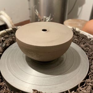 PETRA vase’s creation process on the wheel