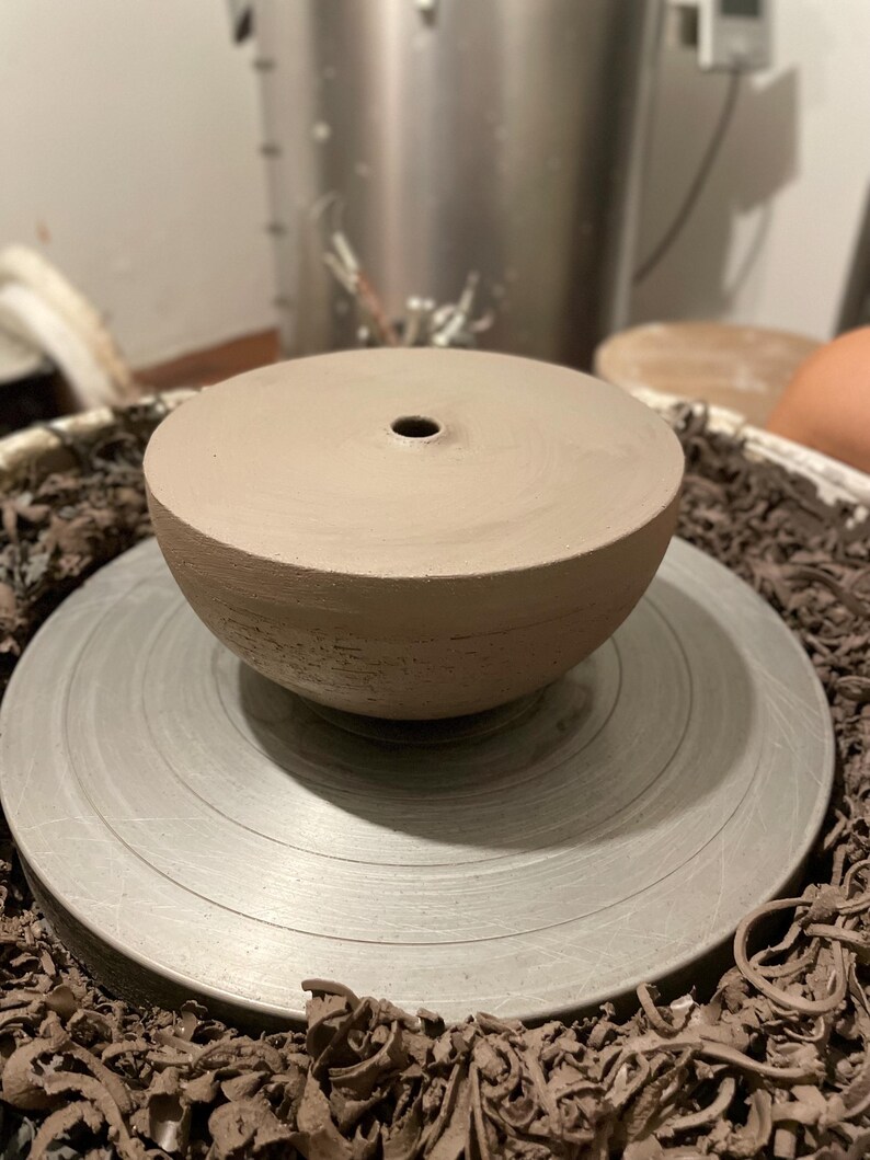 PETRA vase’s creation process on the wheel