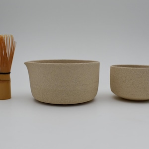 Set da matcha in gres fatto a mano: ciotola tornita e tazza da tè in ceramica lavorata a mano