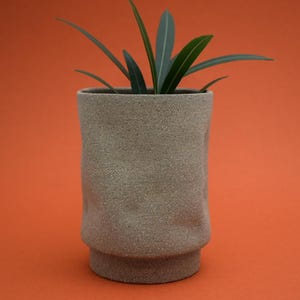 Unika Studio • VASE EN GRÈS • Vase fait main en céramique en grès cérame tourné à la main, récipient, décoration intérieure, poterie, jeté à la main