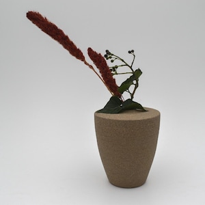 Unika Studio • VASE EN GRÈS • Vase fait main en céramique en grès cérame tourné à la main, récipient, décoration intérieure, poterie, jeté à la main