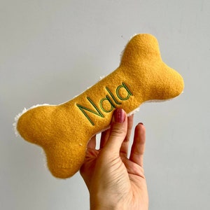 Os en peluche avec nom de chien et couineur, cadeau personnalisé pour chiot, os personnalisé pour chien, cadeau pour votre ami à quatre pattes image 2