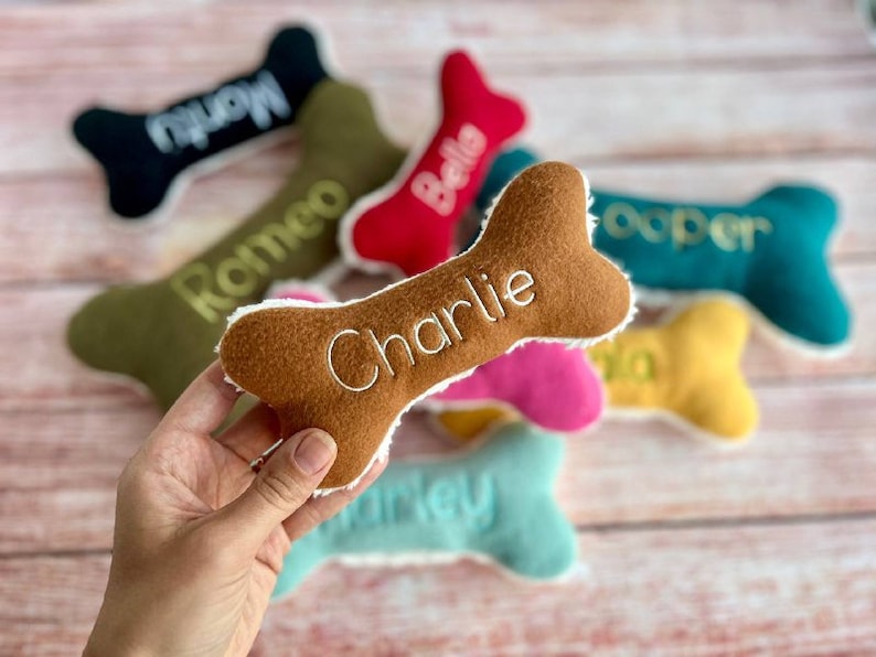 Os en peluche avec nom de chien et couineur, cadeau personnalisé pour chiot, os personnalisé pour chien, cadeau pour votre ami à quatre pattes image 7