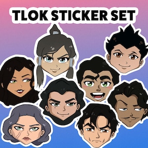 Könnte beinhalten: Ein Aufkleber-Set mit Cartoon-Porträts von Charakteren aus der Zeichentrickserie "Die Legende von Korra". Die Aufkleber haben einen weißen Rand und sind vor einem violett-blauen Farbverlaufshintergrund platziert. Der Text "TLOK STICKER SET" steht oben.