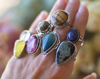 Anillos de piedras preciosas variadas, Anillo plateado, Anillo de declaración, Anillo delicado, Anillo de piedras preciosas de cristal, Boho hecho a mano, Regalo para ella