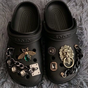 goth croc sandals jibbitz｜TikTok Search