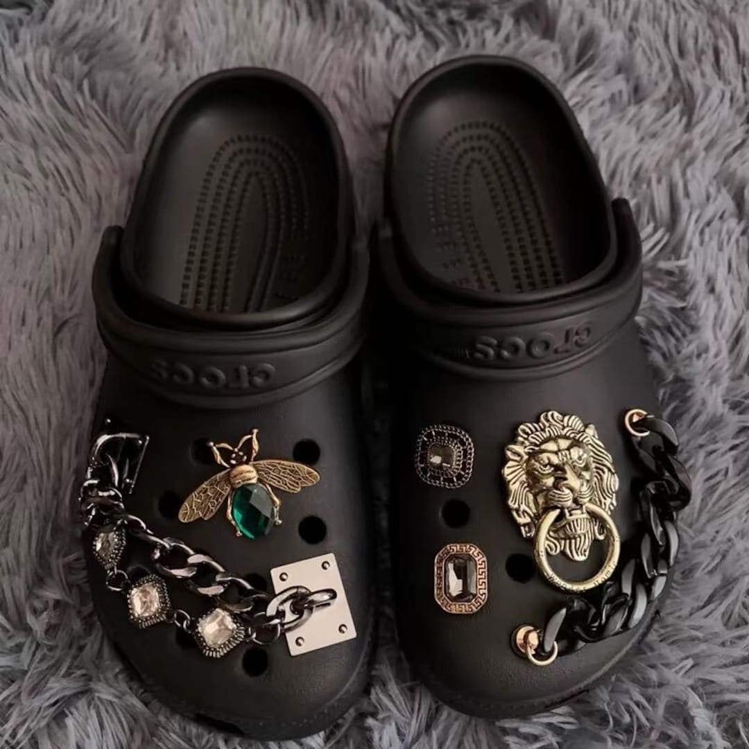 アクセサリーその他 CROCS JIBBITZ Accessories Punk Clog Charms Set of 6 With Chain, Lion Head Cool