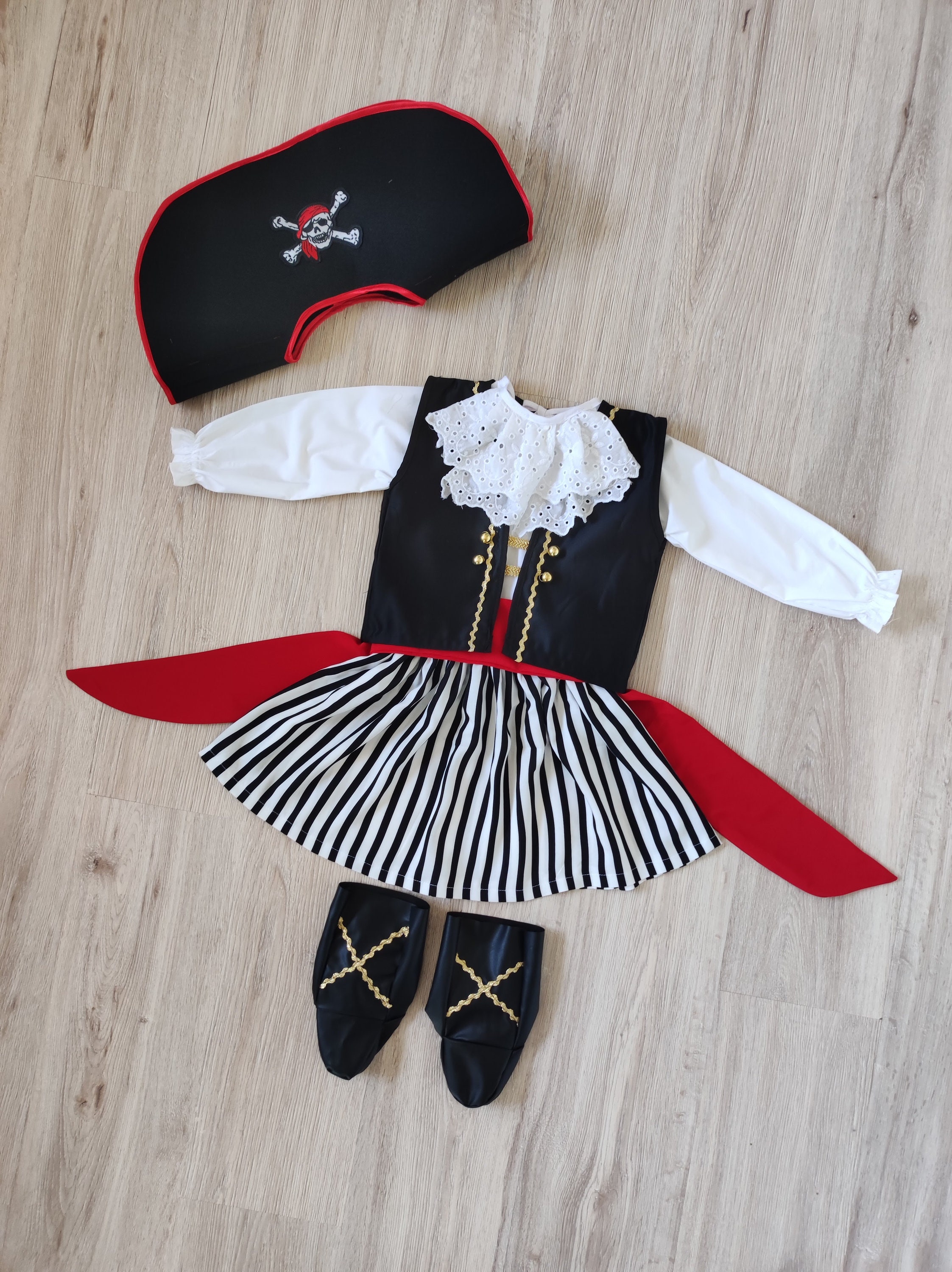 20 FANTASIAS DE PIRATA INFANTIL: Como Fazer!  Pirate costume kids, Boy  costumes, Boys pirate costume