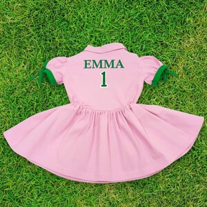 Vestido rosa de golf *Vestido blanco y verde para niña pequeña de Caddy*Hoyo en uno Cumpleaños - Niña jugando al golf - Fiesta de golf - Regalos de golf - Sudadera de golf Dress+BackName