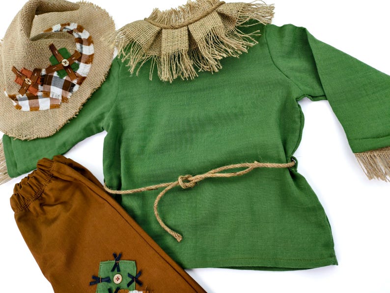 Scarecrow costume set for kids featuring a rustic hat, faux stitched patches, and a soft dress or romper design. Great for Wizard of Oz-inspired looks or autumn events.