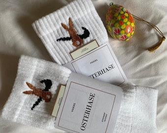 Ostergeschenk/ Oster Socken / Hand Bestickte Tennissocken/ Osterhase / Geschenkidee / Persönlich