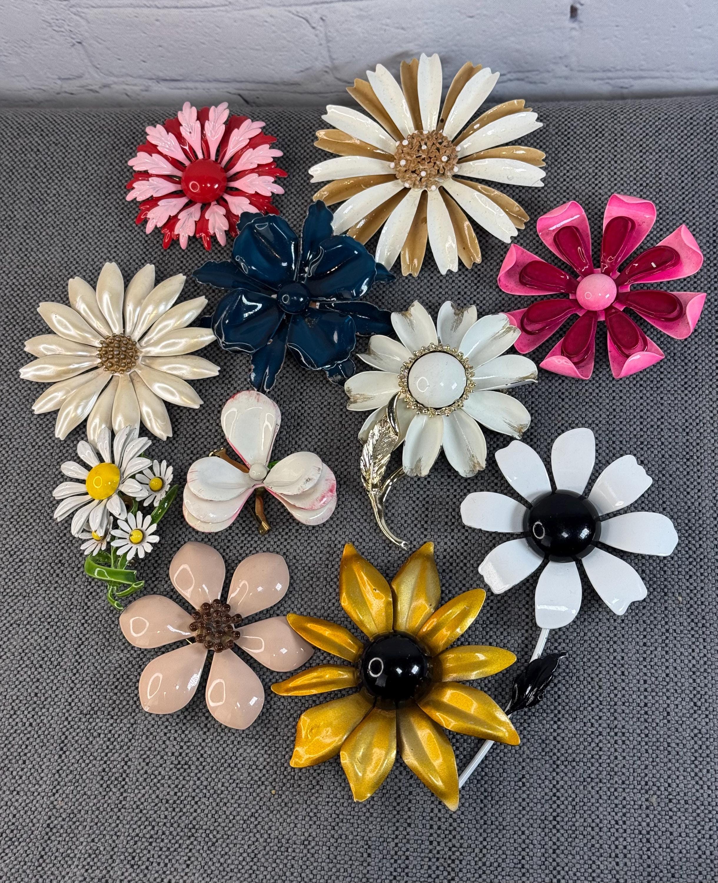 60s Flower Pin - Etsy