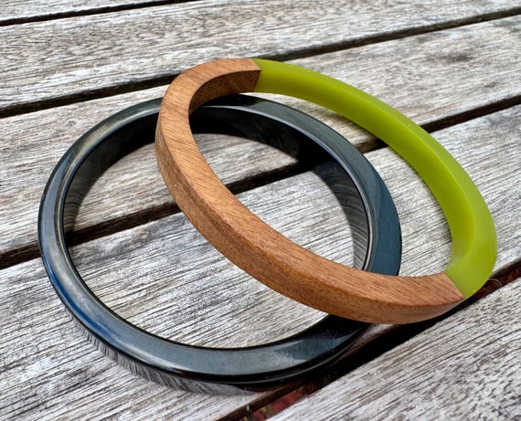 Retro Chunky Lucite Bangle: Red Geometric, Wide Y… - image 4