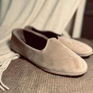 Friulane. Chinelo de veludo, mocassim de veludo, sapato feminino, feito à mão na Itália.