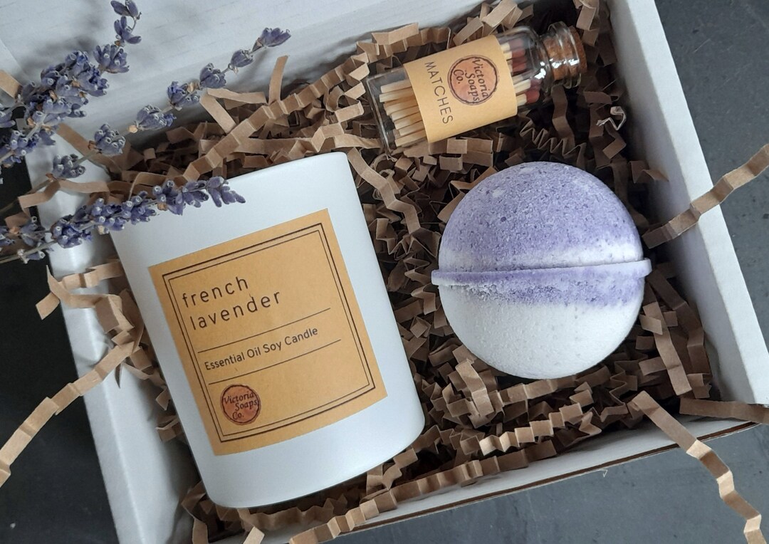 French LAVENDER Essential Oil COCONUT Wax CANDLE & Bath Bomb Gift Box