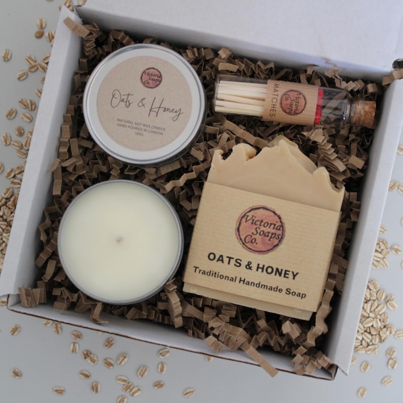 Presentset med handgjord tvål och sojaljus / Födelsedagspresent / Vegansk vårgåva för välbefinnande - Personalisering tillgänglig Oats & Honey