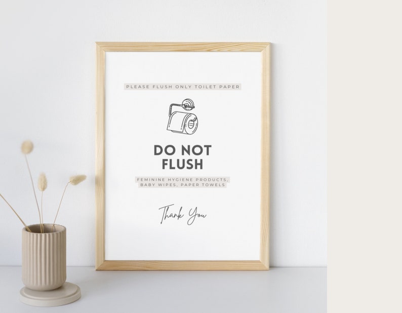 Puede incluir: Un cartel blanco con borde negro y marco de madera. El cartel dice "Por favor, tire solo papel higi&eacute;nico. No tire productos de higiene femenina, toallitas para beb&eacute;s, toallas de papel. Gracias." Hay una ilustraci&oacute;n en blanco y negro de un rollo de papel higi&eacute;nico en el cartel.