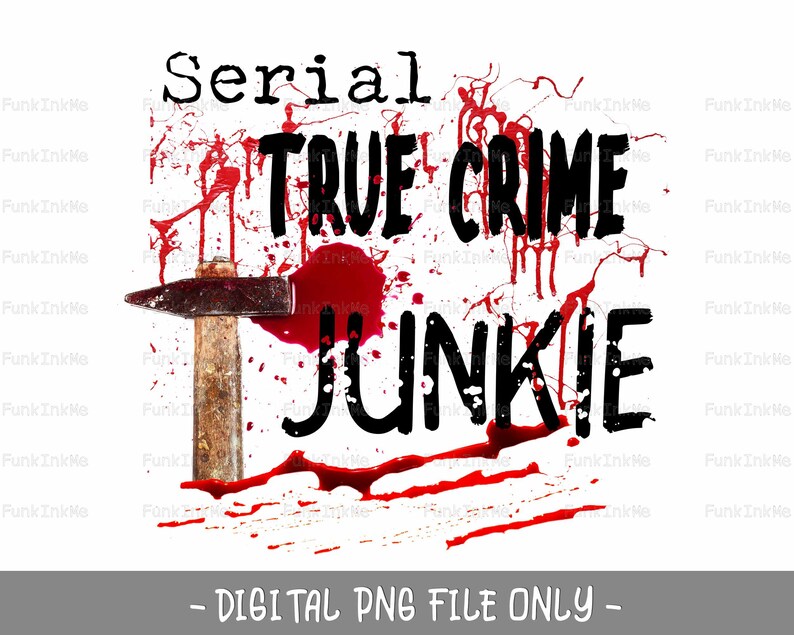 Puede incluir: Un dise&ntilde;o gr&aacute;fico digital con el texto "Serial True Crime Junkie" en negro con salpicaduras rojas y un martillo en el fondo.