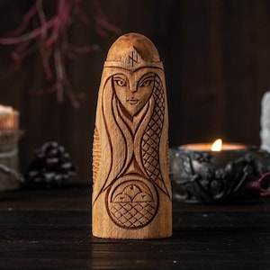 Idunn Goddess statue, Idunn wooden statue, Idunn goddess, pagan altar, norse gods, norse pagan