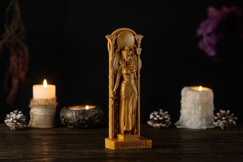 Egyptische godin Nephthys, Nephthys met vleugelsstandbeeld, oude goden van Egypte, goden van Egypte, oud heidendom, heidens altaar, altaarstandbeeld van Egypte afbeelding 4