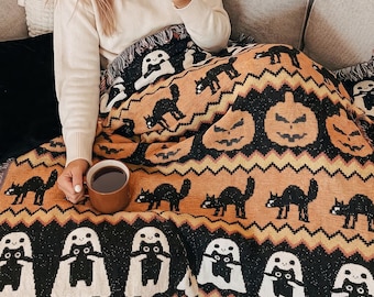 Manta tejida de Halloween, con estampado de fantasma, gato negro y calabaza a rayas, color crema tostado.