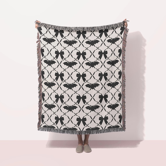 Coquette Halloween Blanket Bows Bats, Woven Throw Bat Cute Girly Gothic Bedding Wall Art Tapestry Home Decor Gift for Goth, Cotton Blanket