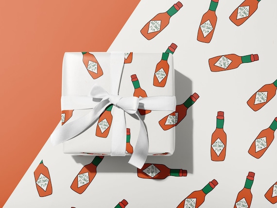 HOT SAUCE GIFT Wrapping Paper | High Quality Rolled Sheets | Funny Cute Dad Boyfriend Gift Foodie Gift | Red Green Spicy Foods