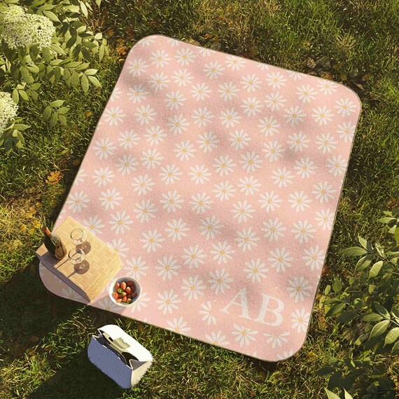 PERSONALIZED PICNIC BLANKET Monogrammed Cottagecore Outdoor Custom Blanket, Retro Pink Daisy Aesthetic Custom Mother's Day Gift shower gift