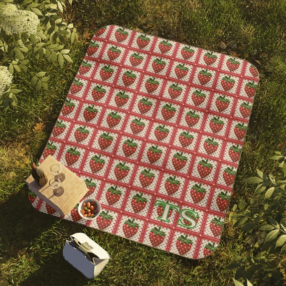 STRAWBERRY PERSONALIZED PICNIC Blanket | Cottagecore Custom Monogramed Outdoor Blanket for Picnic, Festival Gift Mom, Sister, Nature Lover