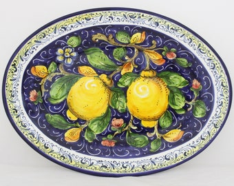 Plateau de service ovale en céramique italienne et assiette murale motif citrons et fleurs toscanes sur poterie artistique bleue