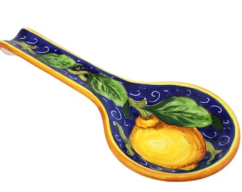 Reposacucharas de cerámica italiana con diseño de limón sobre fondo azul, pintado a mano en Florencia, Toscana. Decoración de cocina hecha en Italia.