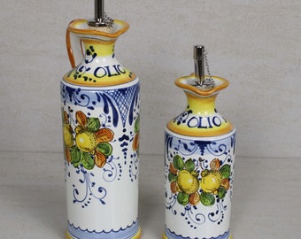Italienische Keramik-Öl-Menge mit Henkel „Little Lemons“-Muster, toskanische Olivenölflasche, künstlerische Keramik-Menge