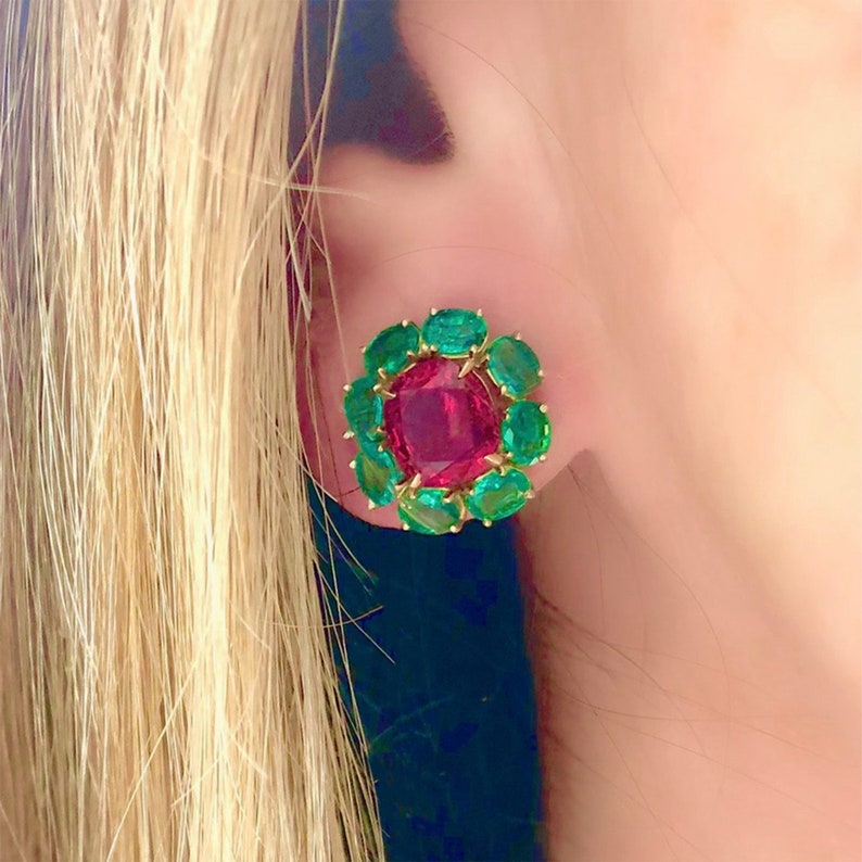 Rosaria Varra örhängen med naturliga värmefria spineller 'GIA' och smaragder i 18 karat guld bild 4