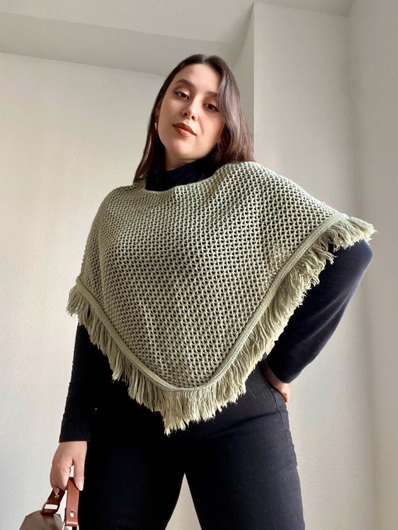 90s Knitted Poncho / Vintage Fringe Poncho / Sage Green Poncho / Vintage Poncho / Vintage Outerwear / Vintage Knitted Outerwear / Fringe